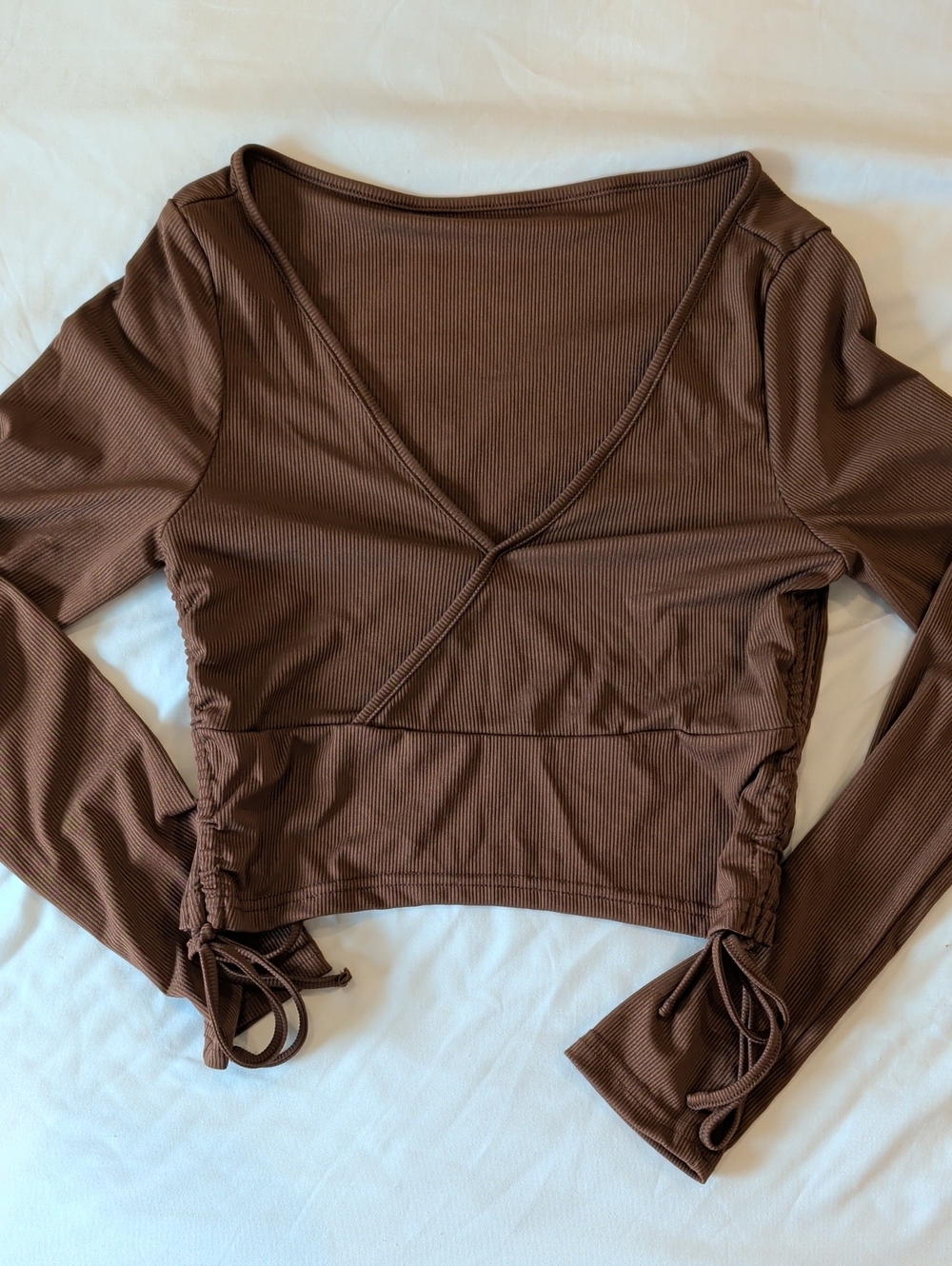 3/$15 NWOT Brown Ribbed Long-Sleeve V-Neck Crop Top Medium